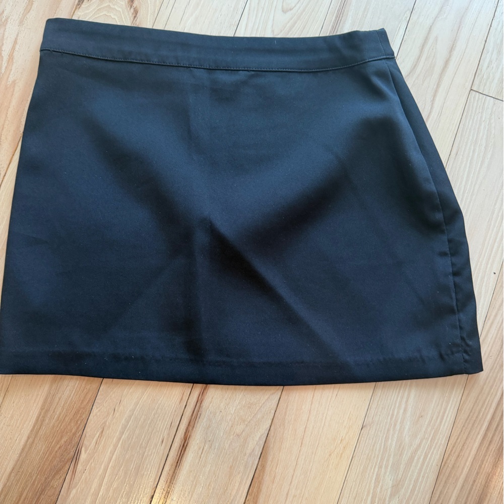 Steve Madden black skirt! Size 2! - Picture 3 of 4
